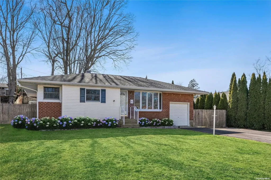12 Pittoni Drive Commack NY 11725