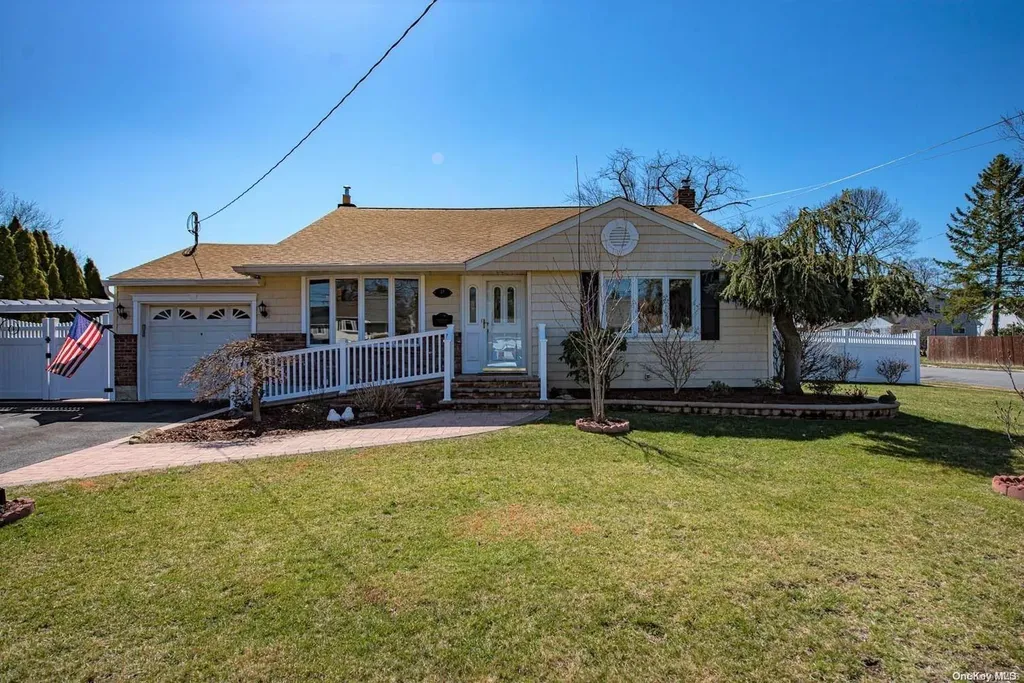 29 Burnage Lane Babylon NY 11702