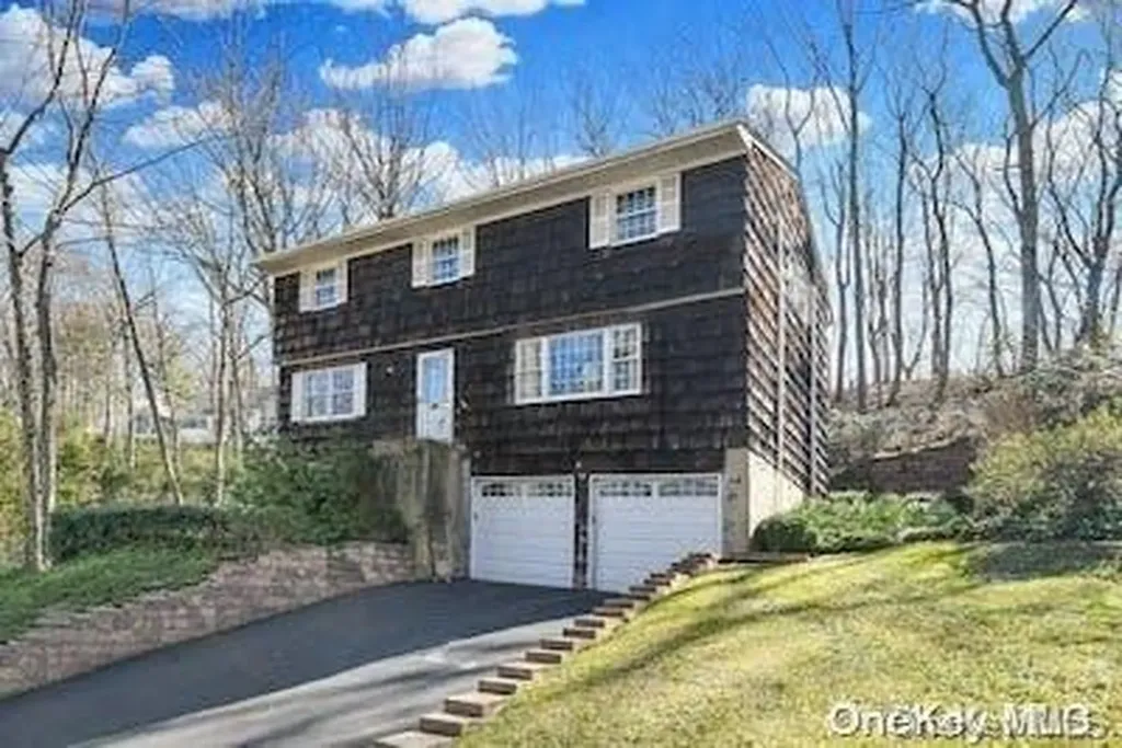 42 Meade Drive Centerport NY 11721