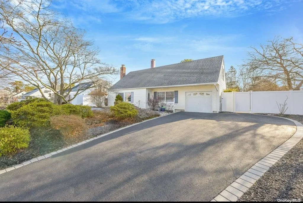 23 Torrey Pine Lane Medford NY 11763