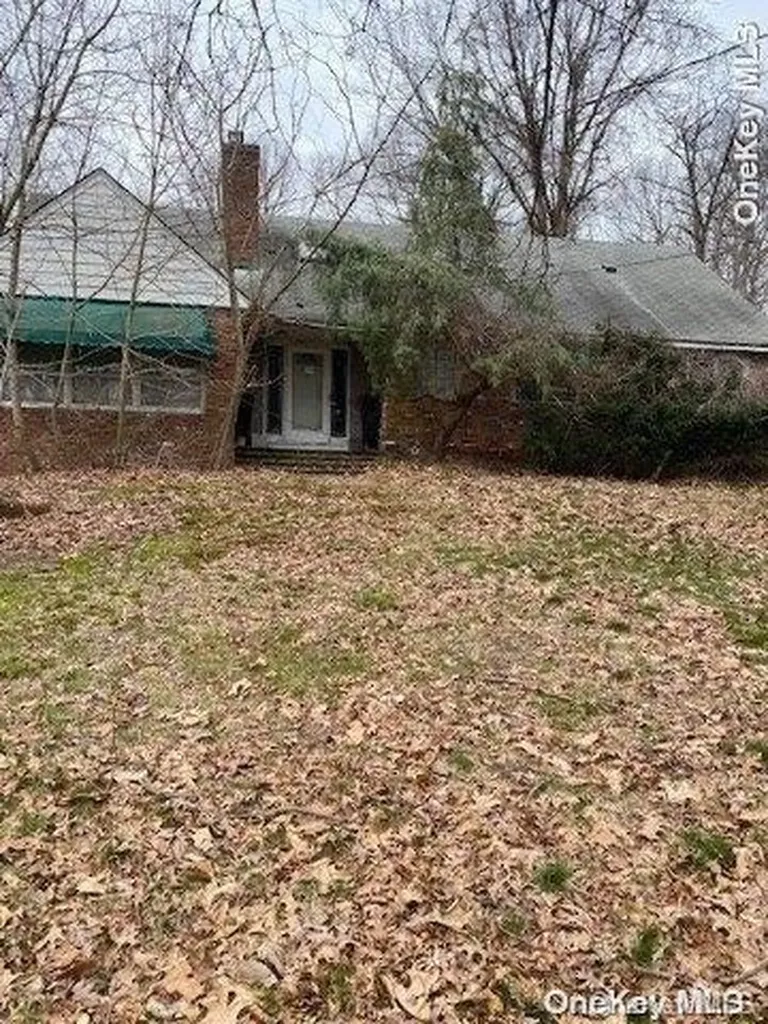 628 Meadow Road Kings Park NY 11754