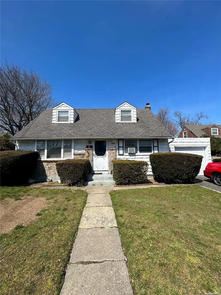 1096 Meadowbrook Road Merrick NY 11566