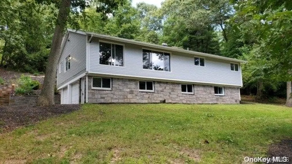 5 Bridle Path Road Smithtown NY 11787
