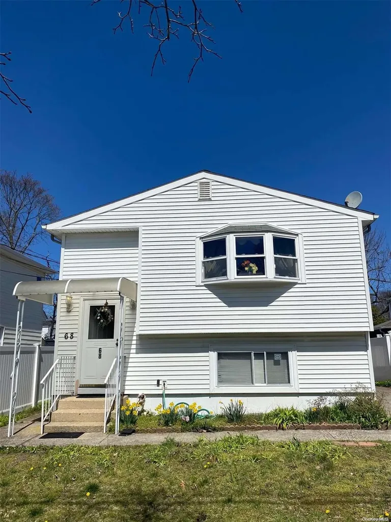 68 Independence Avenue Freeport NY 11520