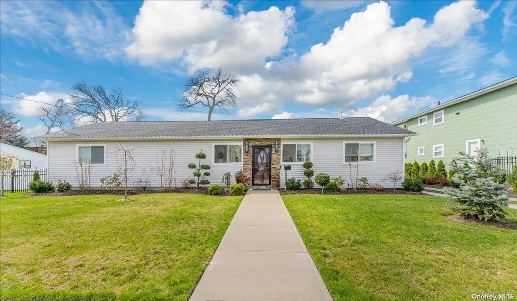 168 Charing Cross Lynbrook NY 11563
