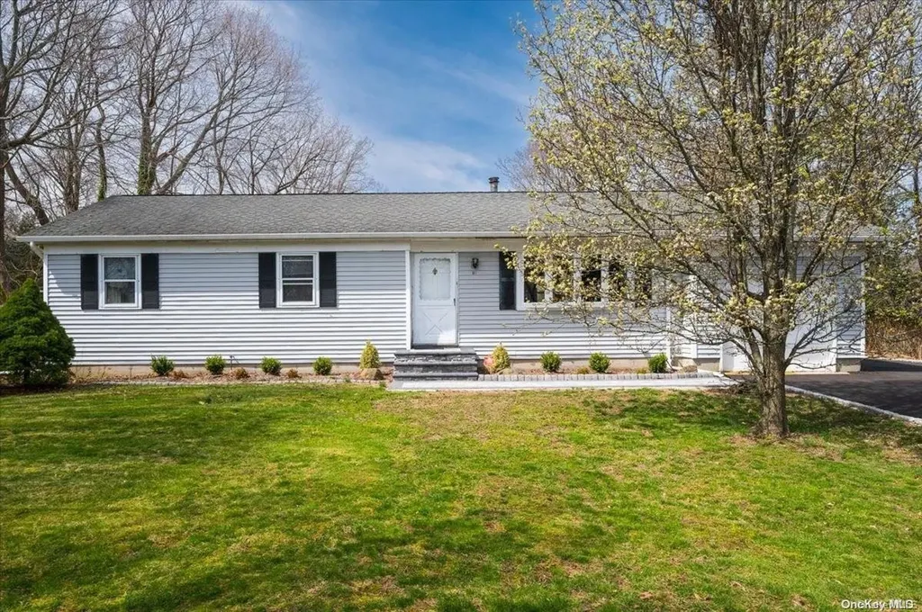 101 Hallock Lane Rocky Point NY 11778