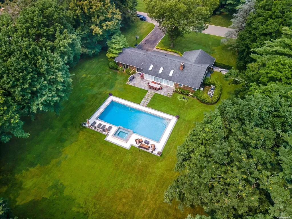18 The Pines Old Westbury NY 11568