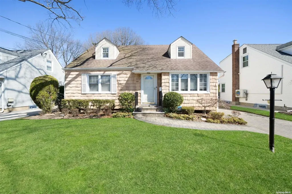 99 E Fenimore Street Valley Stream NY 11580