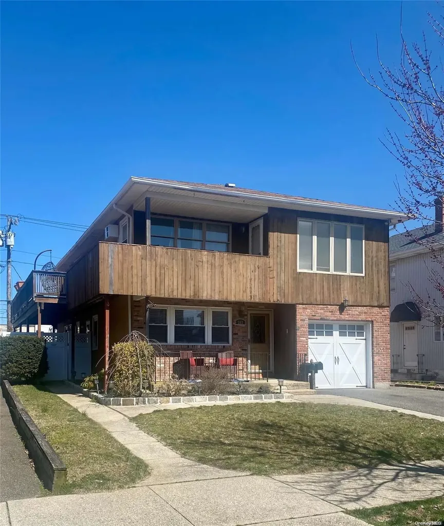 263 W Walnut Street Long Beach NY 11561
