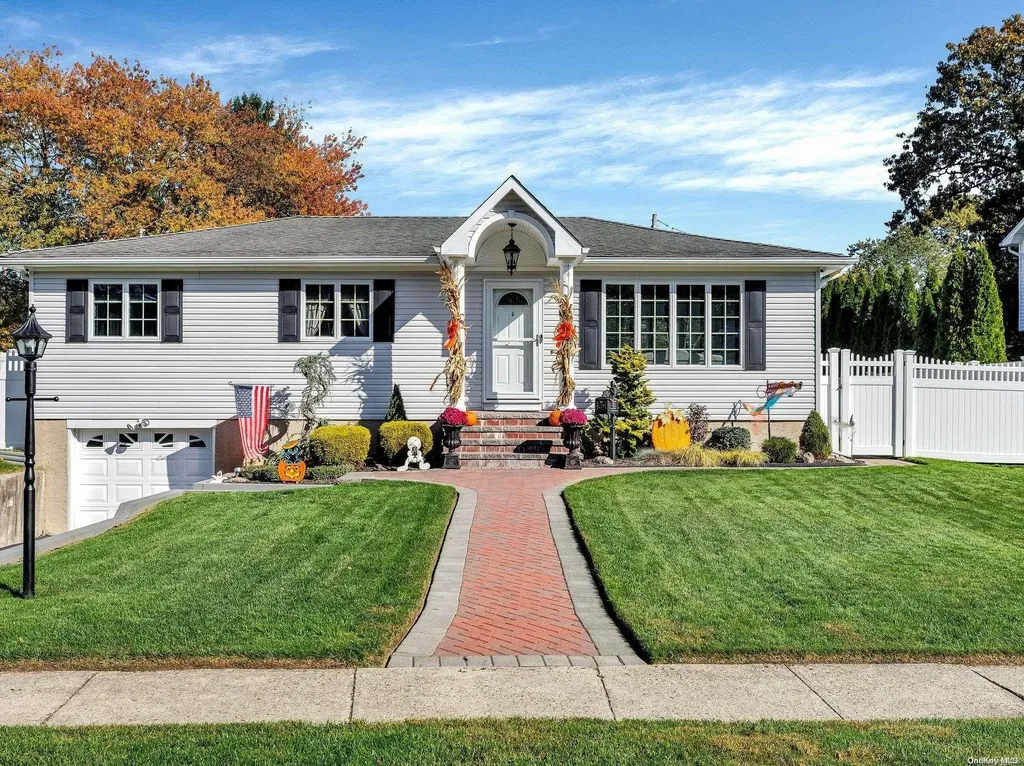 7 Grassy Lane Smithtown NY 11787