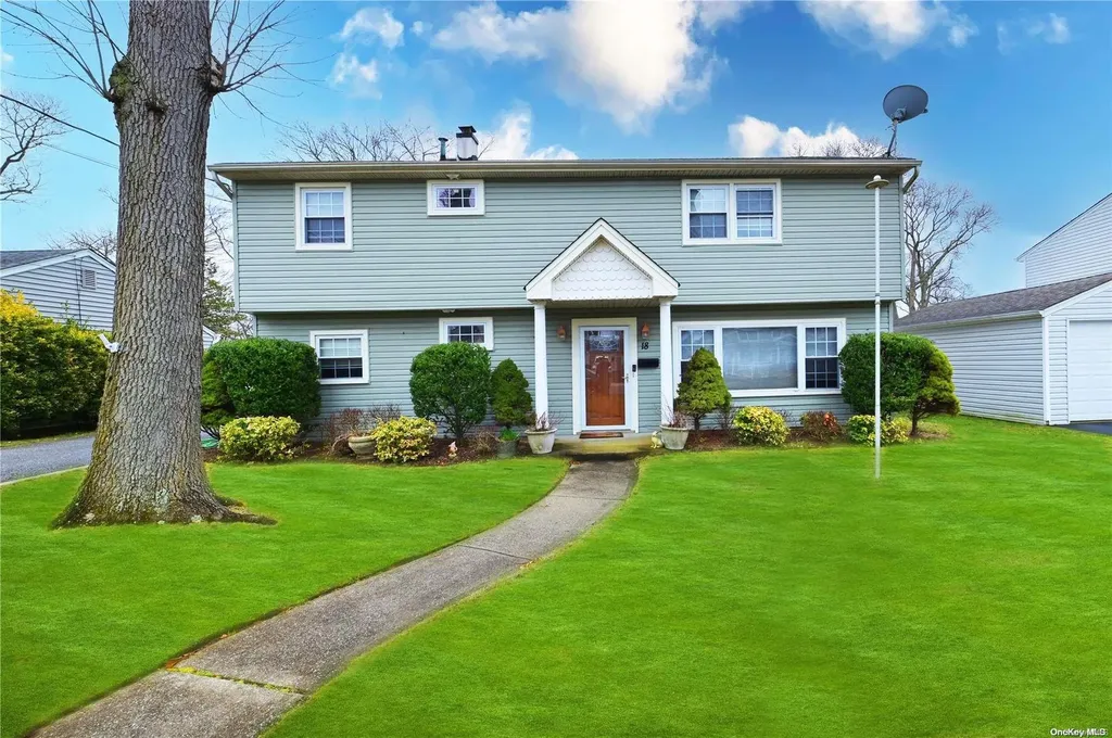 18 Rugby Road Massapequa NY 11758