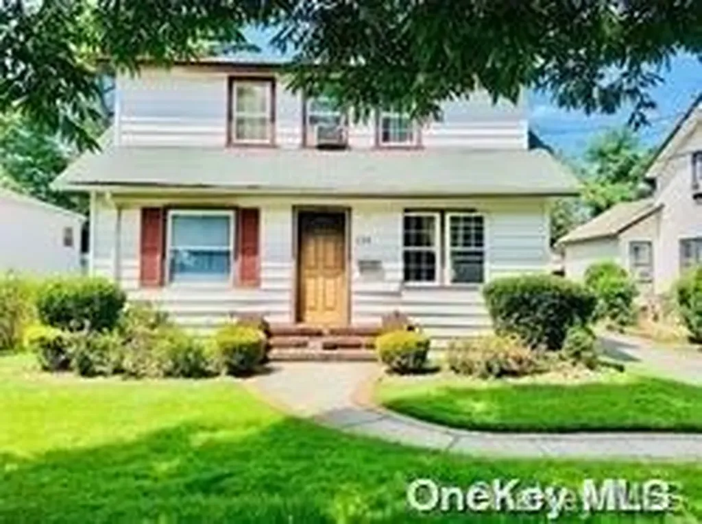 135 Lillian Avenue Freeport NY 11520