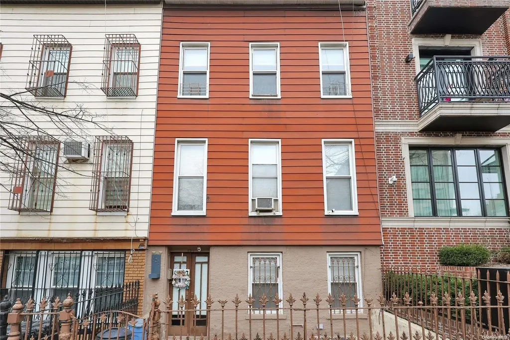 121 Franklin Avenue Brooklyn NY 11205