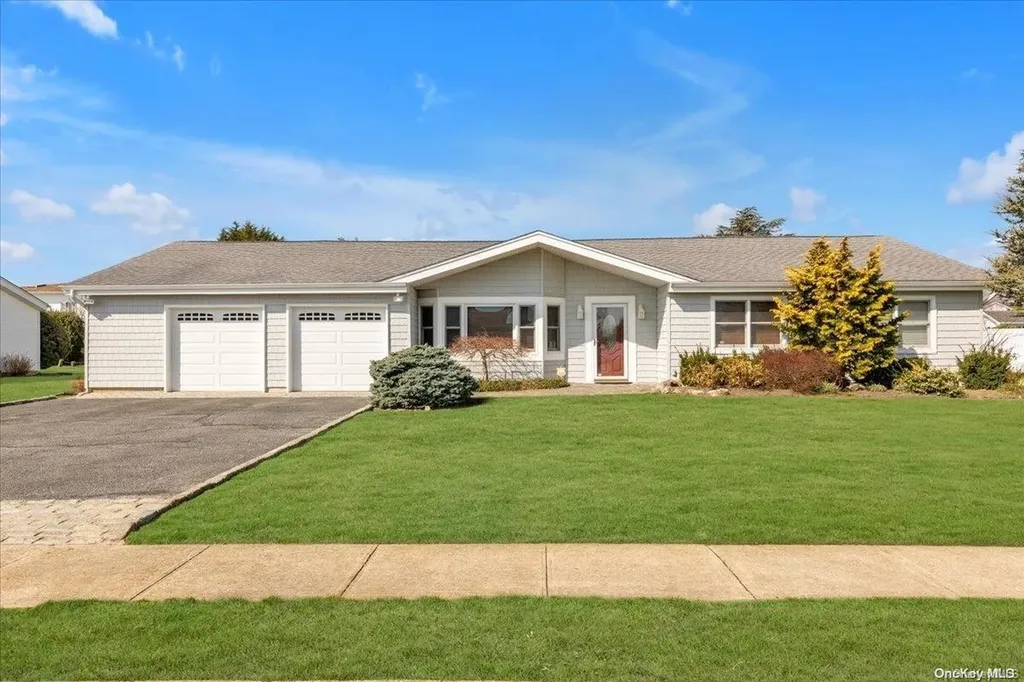 6 Marlin Drive Copiague NY 11726