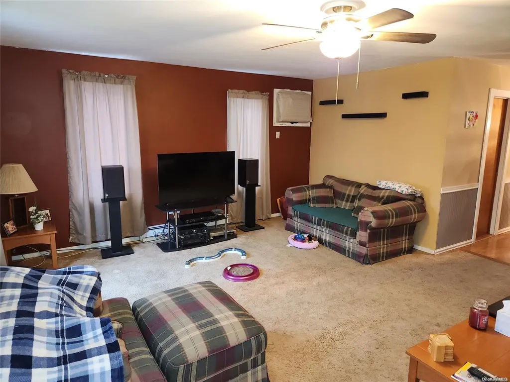 647 Jennings Avenue West Hempstead NY 11552
