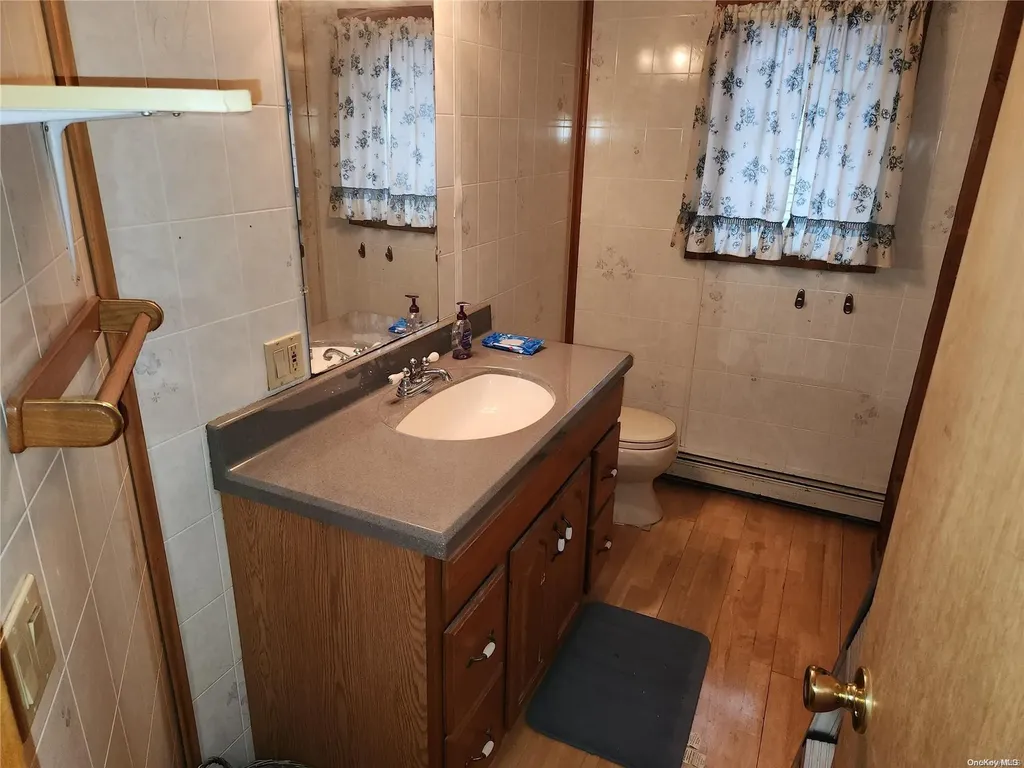 647 Jennings Avenue West Hempstead NY 11552