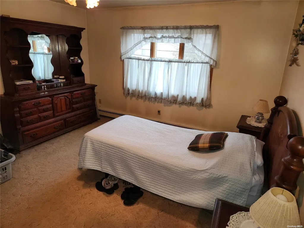 647 Jennings Avenue West Hempstead NY 11552