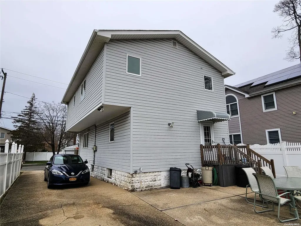 647 Jennings Avenue West Hempstead NY 11552