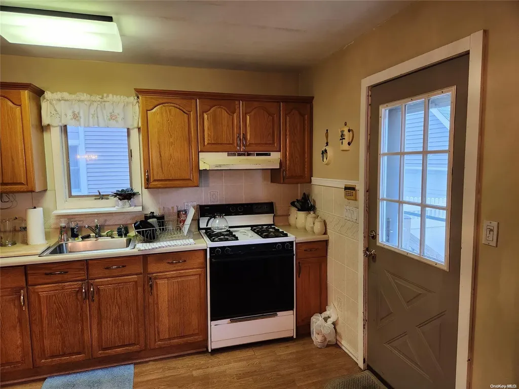 647 Jennings Avenue West Hempstead NY 11552