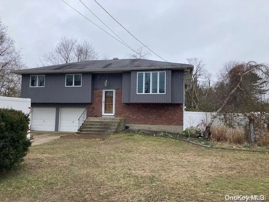 46 Riverdale Avenue Oakdale NY 11769