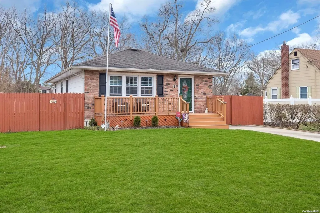 582 Elder Lane Ronkonkoma NY 11779