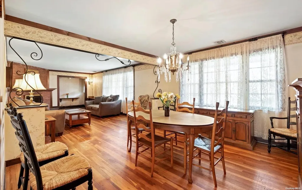 29 Grayon Drive Dix Hills NY 11746