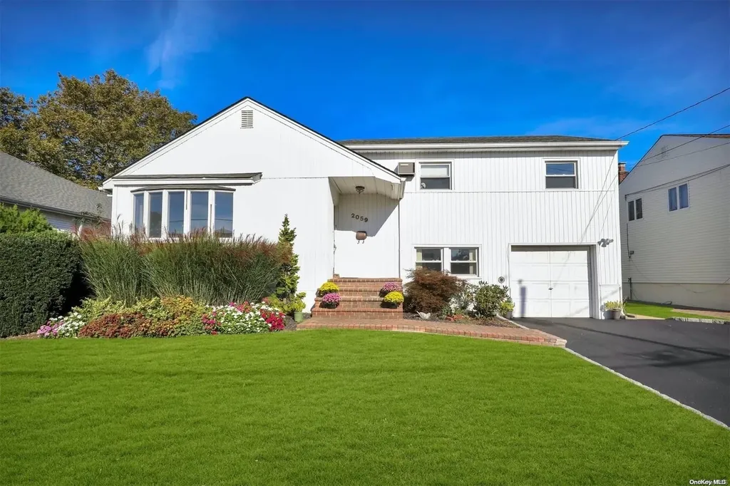 2059 Beverly Way Merrick NY 11566