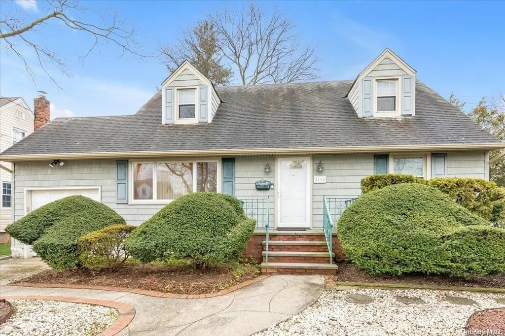 2114 Burke Place Merrick NY 11566