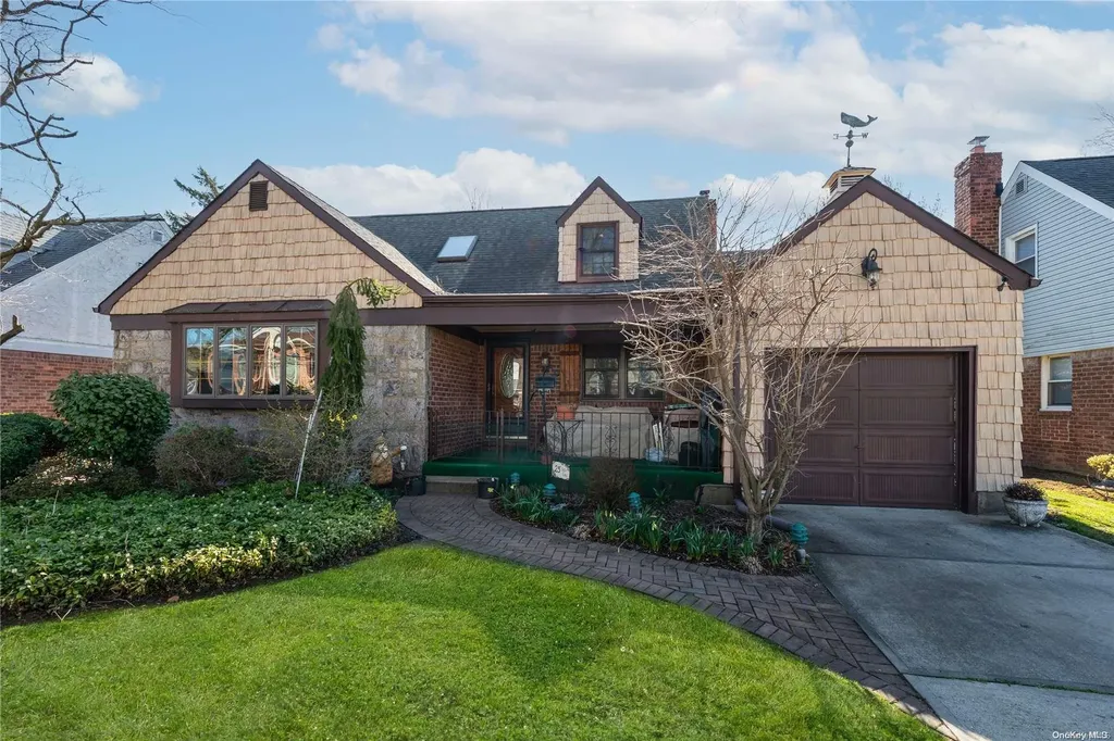 25 Peter Lane New Hyde Park NY 11040