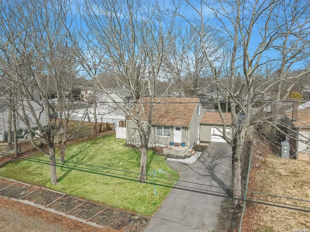 31 Ann Road Mastic Beach NY 11951