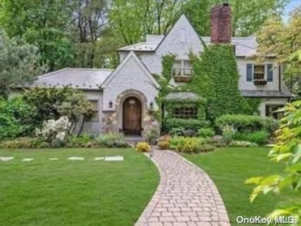 205 Myrtle Drive Great Neck NY 11021