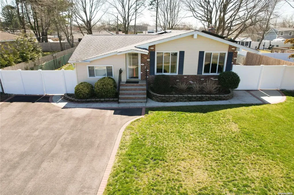 71 Hayrick Lane Commack NY 11725