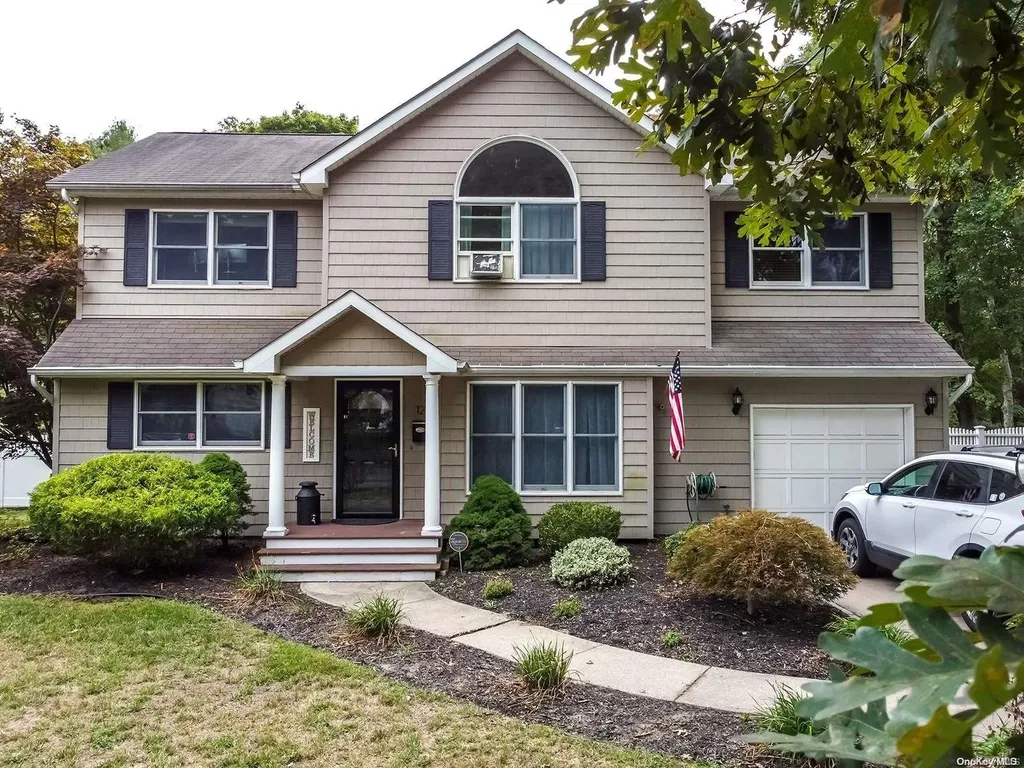 12 Oxbow Road Patchogue NY 11772