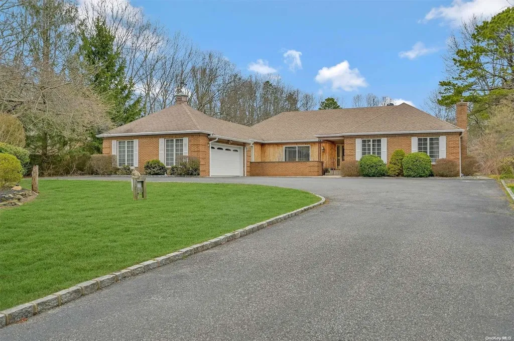 9 Eileen Lane Manorville NY 11949