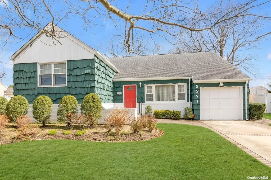 3271 Benjamin Road Oceanside NY 11572