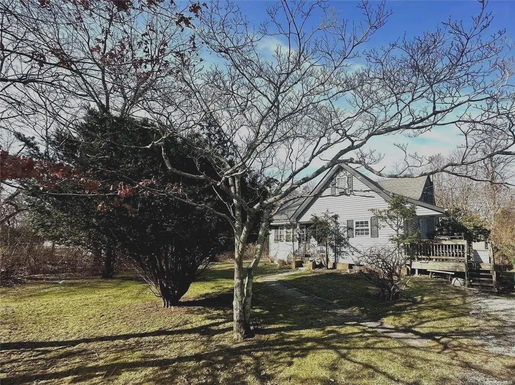 94 Wards Lane Bellport NY 11713