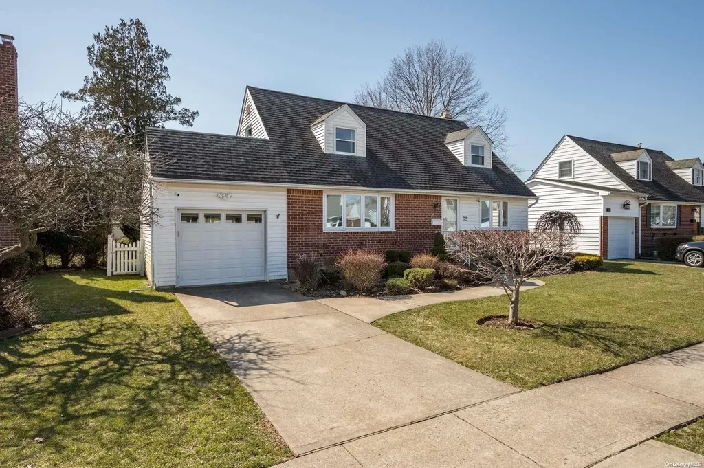 41 Amby Avenue Plainview NY 11803