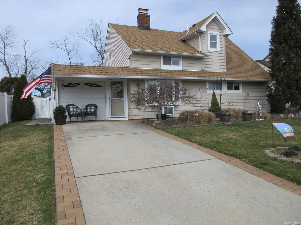 39 Dock Lane Wantagh NY 11793