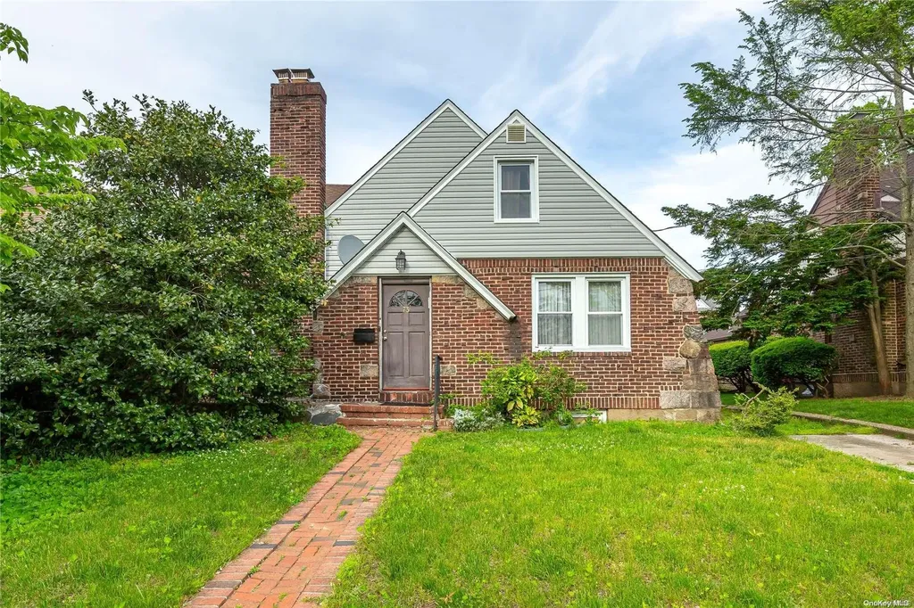 73 Radnor Road Great Neck NY 11023