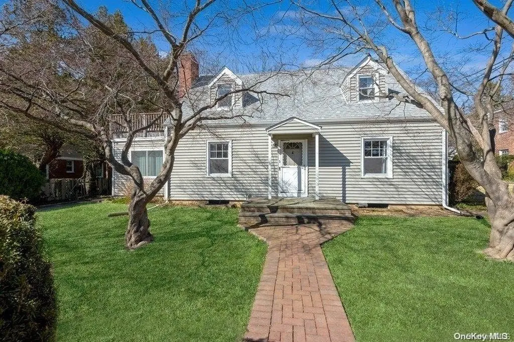4 Manor Place Glen Cove NY 11542
