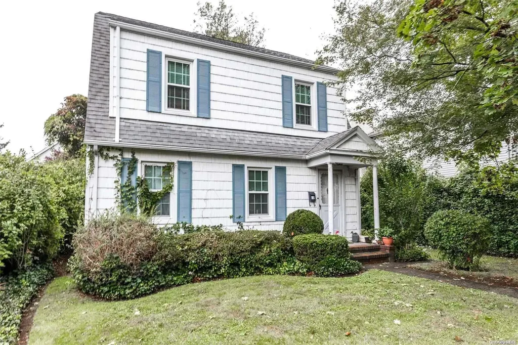 17 Franklin Place Great Neck NY 11023
