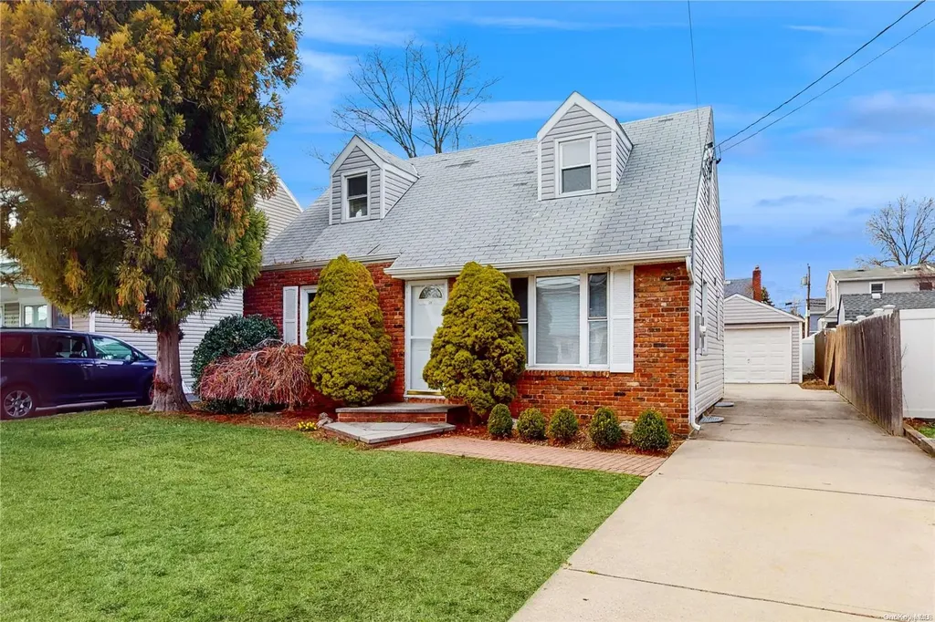 10 Virginia Avenue Plainview NY 11803