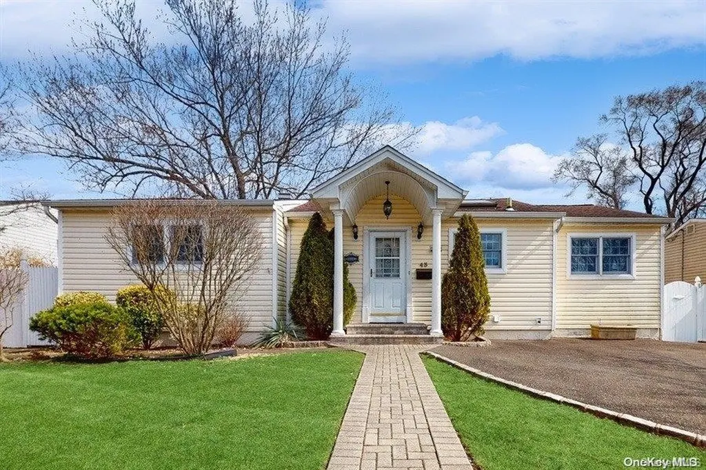 43 Hope Drive Plainview NY 11803