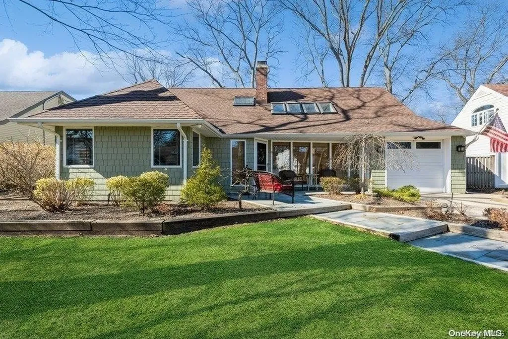 9 Copperbeech Place Merrick NY 11566