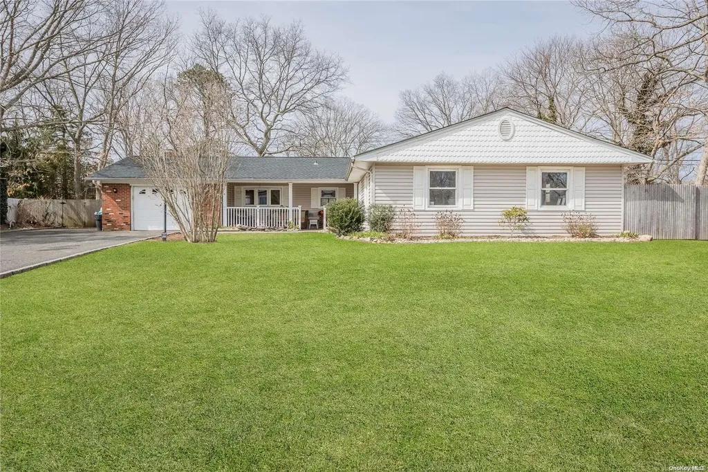 18 Wilmont Turn Coram NY 11727