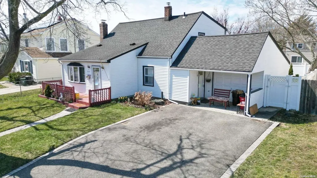 294 Gardiners Avenue Levittown NY 11756