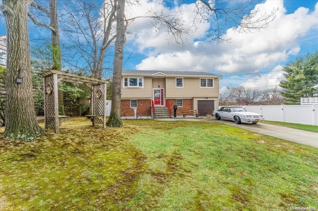 44 Summit Street Plainview NY 11803