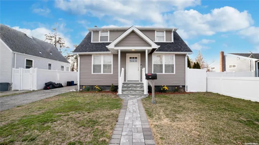 16 Platt Avenue West Babylon NY 11704