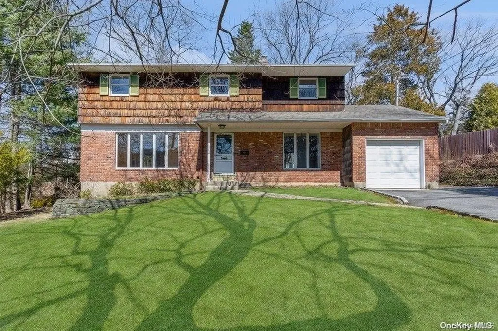 25 Biscayne Drive Huntington NY 11743