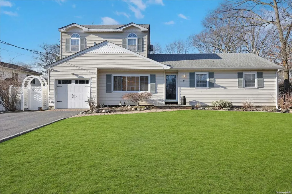 11 Pond Road Holbrook NY 11741